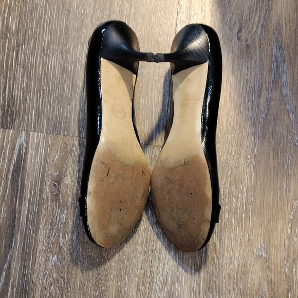 Michael Kors Black Flats with Sophisticated Ornamentation - Picture 6 of 7
